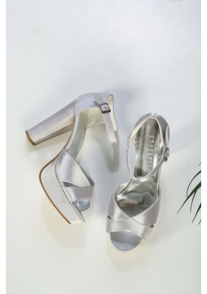 Kadın Pi Tolla Gümüş Saten Platform Topuklu Ayakkabı fırsatları