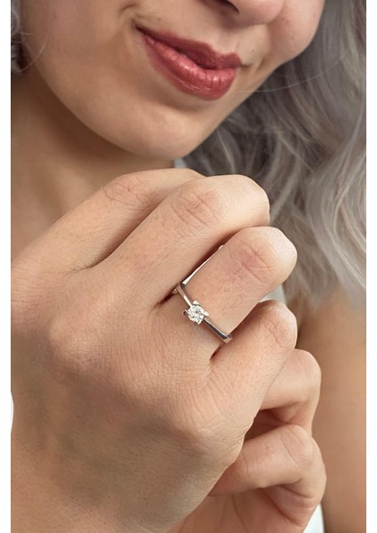 14 Ayar Beyaz Altın 0.23 Ct Pırlanta Tek Taş Yüzük