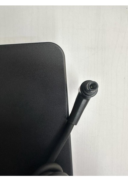 20 Volt 7.5 Amper 6.0 mm 3.7 mm Adaptör 20 Volt 7.5 Amper Asus Adaptör 20 Volt Asus Iğneli Adaptör