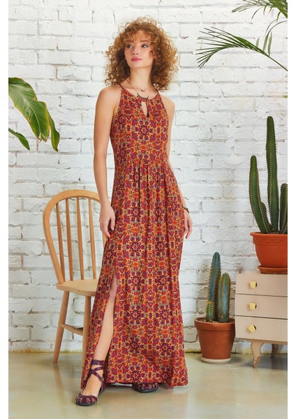 Dekolteli Ön Yırtmaçlı Elbise