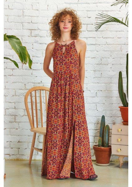 Dekolteli Ön Yırtmaçlı Elbise modelleri