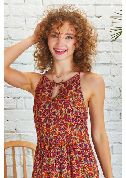 Dekolteli Ön Yırtmaçlı Elbise fırsatları