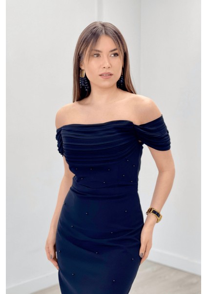 Atlas Kumaş Inci Detaylı Düşük Yaka Abiye Elbise - Siyah fırsatları