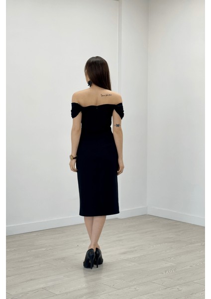 Atlas Kumaş Inci Detaylı Düşük Yaka Abiye Elbise - Siyah indirimleri