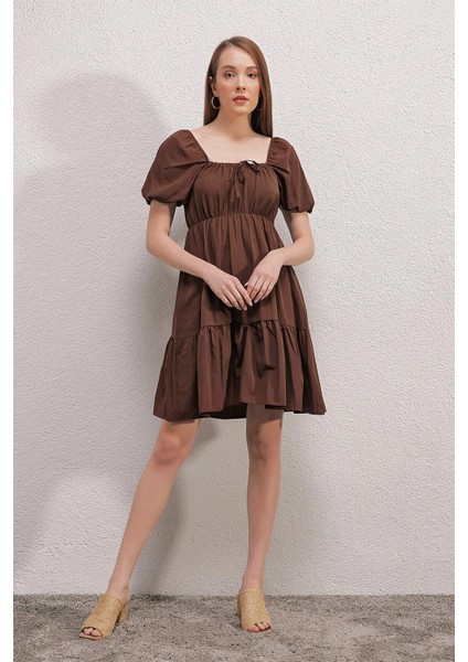 Kadın Kahverengi Büzgülü Yaka Lastikli Bel Kloş Poplin Elbise HZL22S-BD123511 fiyatları