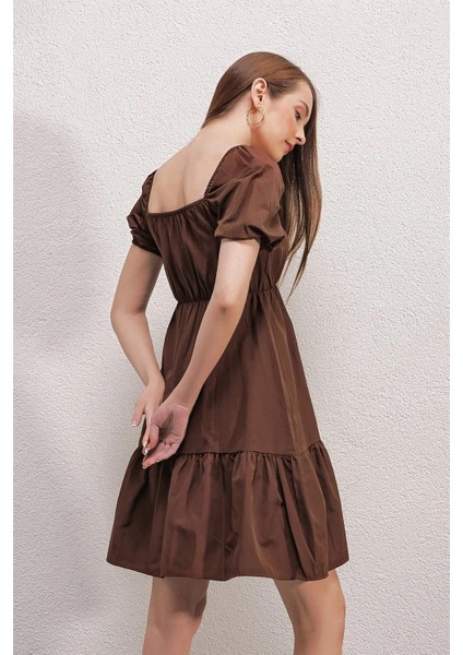 Kadın Kahverengi Büzgülü Yaka Lastikli Bel Kloş Poplin Elbise HZL22S-BD123511 indirimleri