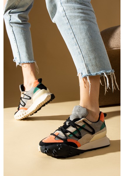 Yeni Sezon Kalın Taban Bağcıklı Moda Kadın Sneakers 36-144-23 modelleri