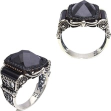 Amberkan Üstü Zirkon ve Yanları Oniks Taşlı Özel Tasarımlı Erkek Yüzük