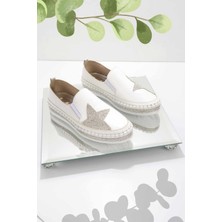 Bambi Beyaz Kadın Casual Ayakkabı Suni Deri Düz Taban ile Şık Tasarım K01309215609