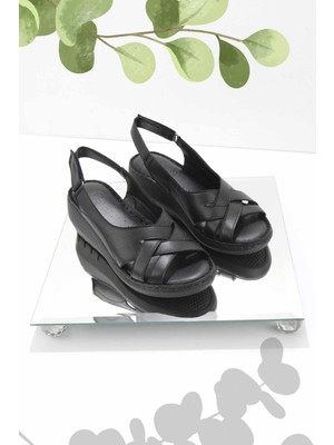 Bambi Siyah Leather Kadın Sandalet K05296100403