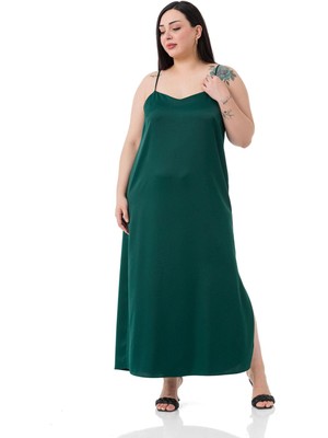 Disentis Modest Büyük Beden Ayarlanabilir Ince Askılı Yanı Yırtmaçlı Saten Zümrüt Yeşili Elbise