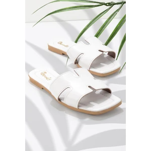 Kadın Terlik Suni Deri Beyaz Düz Taban Yazlık Rahat Kullanım İçin