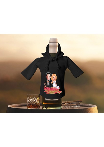 Kişiye Özel Sevgililer Karikatürlü Mini Siyah Içki Şişesi Tişörtü , Ev Bar Dekoru, Viski, Şarap, Votka, Rakı Şişesi Tişörtü, Ev Barı-10
