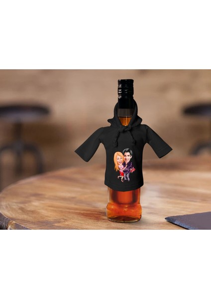Kişiye Özel Sevgililer Karikatürlü Mini Siyah Içki Şişesi Tişörtü , Ev Bar Dekoru, Viski, Şarap, Votka, Rakı Şişesi Tişörtü, Ev Barı-12 fırsatları