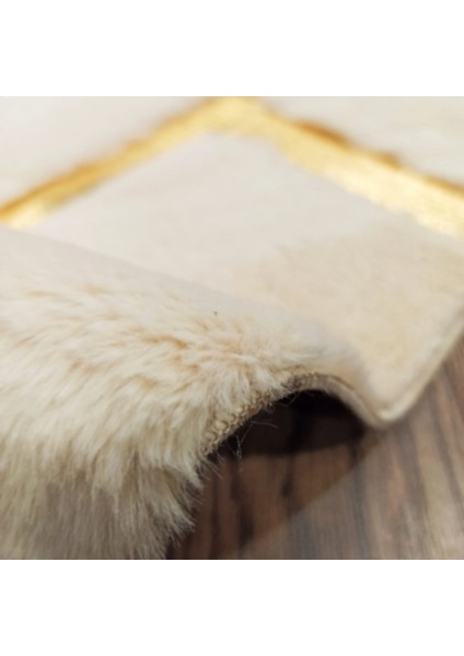 Beyaz Gold Bordürlü Peluş Halı 140 x 200 Cm indirimleri