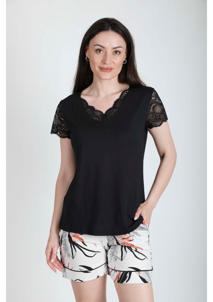 Dantelli Ağaç Desenli Şort Pijama Takımı