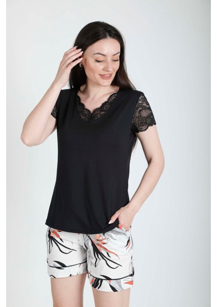 Dantelli Ağaç Desenli Şort Pijama Takımı