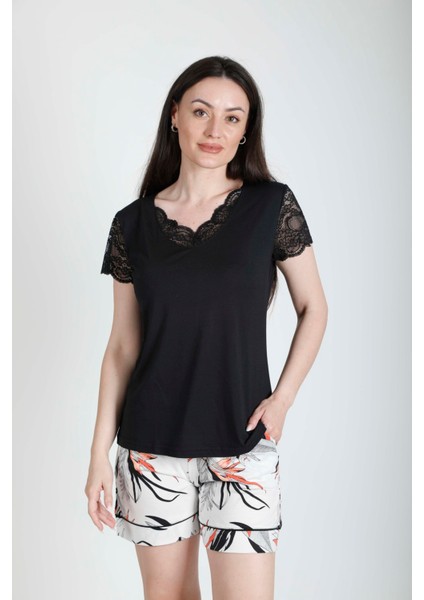Dantelli Ağaç Desenli Şort Pijama Takımı