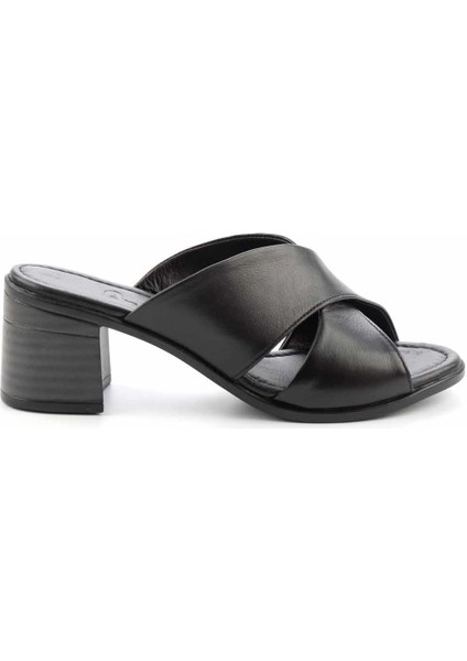 Siyah Deri Kadın Terlik K04529184303 fiyatları