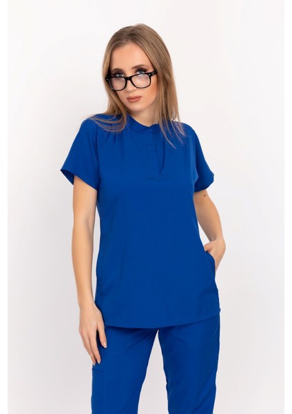 Saks Mavi Renk Çıt Çıtlı Hakim Yaka Soft Likra Doktor, Hemşire, Hastane, Nöbet Forma Takım