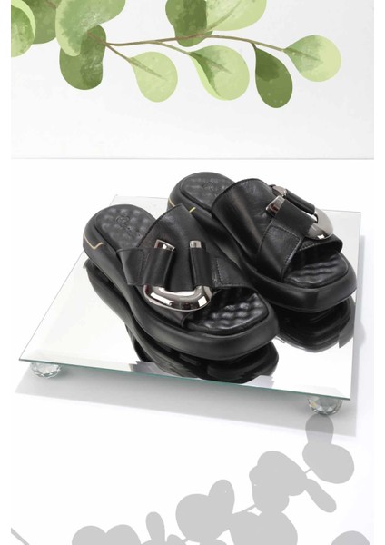 Siyah Deri Kadın Terlik K04292770203 modelleri