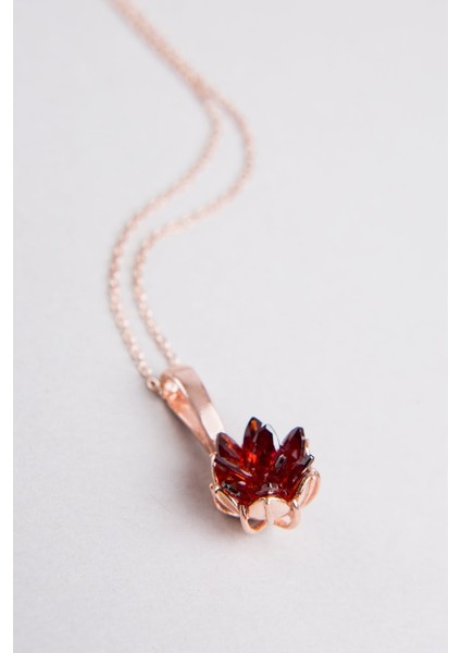 925 Ayar Gümüş Zincirli Rose Kaplama Garnet Taşlı Lotus Çiçeği Kolye