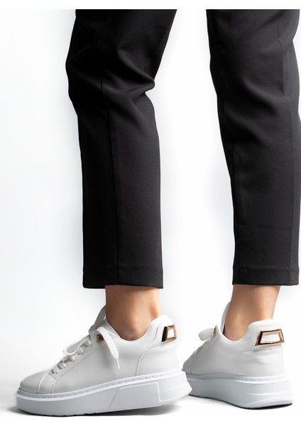 Jan Bağcık ve Arka Toka Detaylı Kadın Spor Ayakkabı Beyaz modelleri