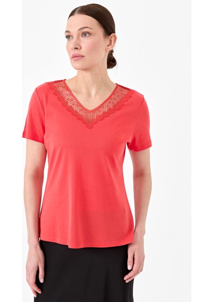 Kadın V Yaka Yakası Dantelli T-Shirt Kırmızı indirimleri