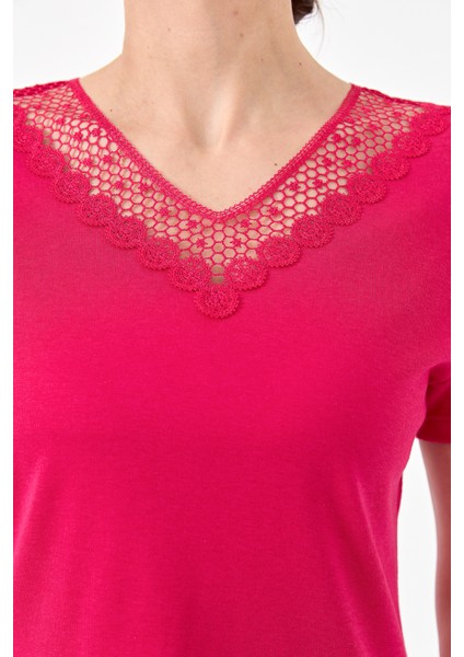 Kadın V Yaka Yakası Dantelli T-Shirt Fuşya fırsatları