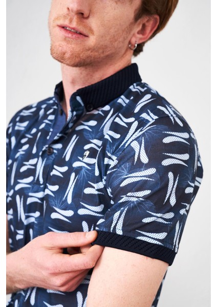 Tena Moda Erkek Lacivert Ayaklı Gömlek Yaka Pike Dijital Yaprak Baskılı Tişört modelleri