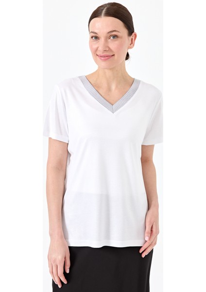 Kadın V Yaka Çizgili Penye T-Shirt Beyaz fiyatları