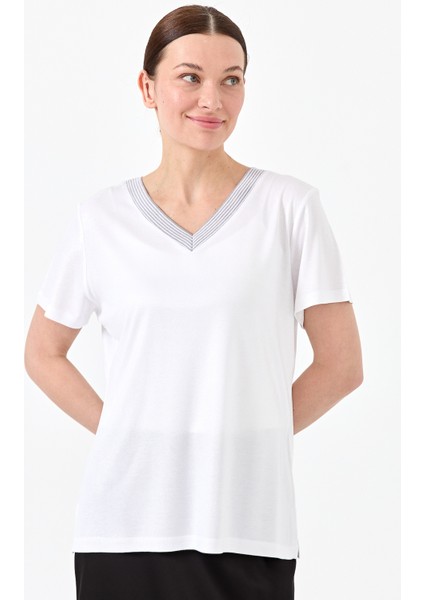 Kadın V Yaka Çizgili Penye T-Shirt Beyaz indirimleri