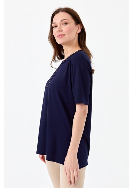 Kadın Yakası Patlı Boncuk Işlemeli Penye T-Shirt Lacivert indirimleri