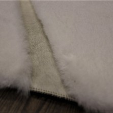 Dericibey Beyaz Bordürlü Peluş Halı 120 x 180 Cm