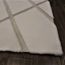 Dericibey Beyaz Bordürlü Peluş Halı 120 x 180 Cm