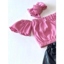 Özge Başaran Kız Çocuk, Likralı Deri Fiyonk Detaylı Pantolon, Pembe Straplez Crop Bluz ve Saç Bandı Takımı.