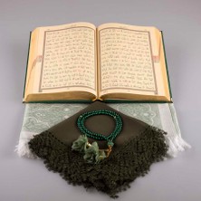 Şal + Seccade + Tesbih +  Kuran Hediye Seti (Orta Boy,  Kadife, Zeytin Yeşili)