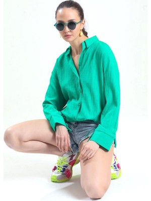 Moda Salve Kadın Yeşil Sırt Dekolteli Oversize Kesim Uzun Basic Gömlek