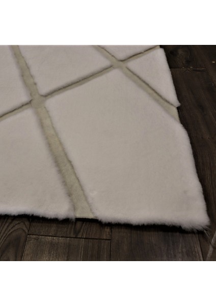 Beyaz Bordürlü Peluş Halı 120 x 180 Cm