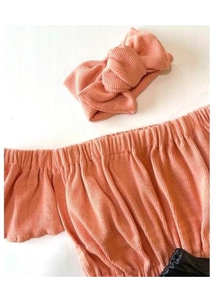 Kız Çocuk, Likralı Deri Fiyonk Detaylı Pantolon, Somon Rengi Straplez Crop Bluz ve Saç Bandı Takımı. fiyatları