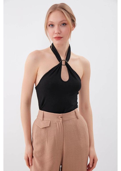 Boyundan Bağlamalı Tokalı Bluz