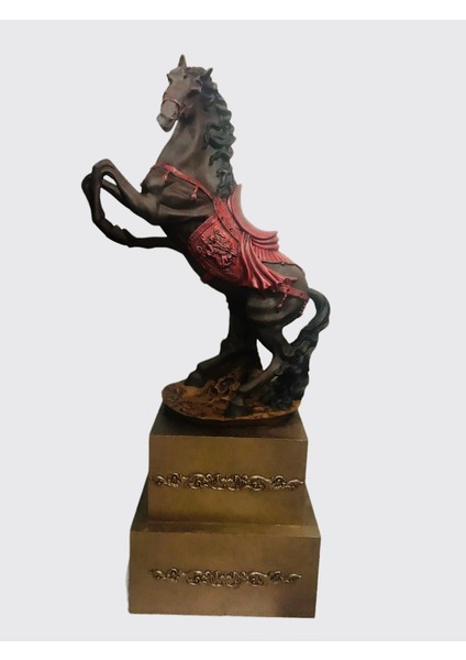 Şahlanan Büyük At Heykel