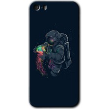 MRC İletişim Apple iPhone 5s Kılıf Hd Desen Baskılı Arka Kapak - Astronot Kıyafeti