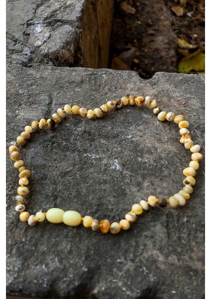 Seccar Model Doğal Kehribar Taşından Bebek Kolyesi