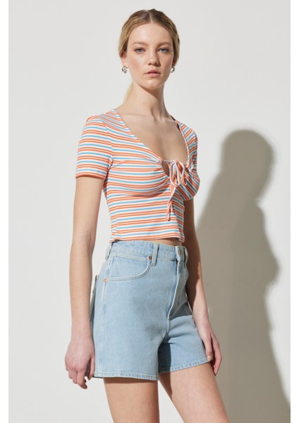 Regular Fit Normal Kesim V Yaka Çizgili Crop Bluz fırsatları