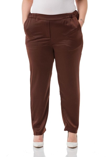 Büyük Beden Yanı ve Arkası Lastikli Cepli Saten Kahverengi Pantolon