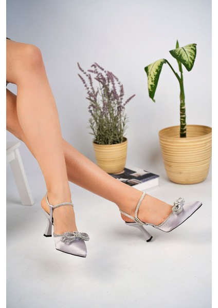 Kadeh Ökçeli Arkası Açık Gümüş Saten Taşlı Kadın Stiletto modelleri
