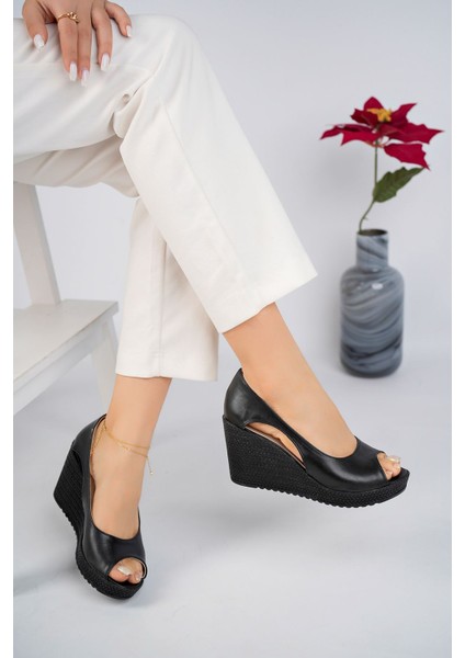 Dolgu Taban Önü ve Yanı Açık Dekolte Siyah Cilt Ayakkabı fiyatları