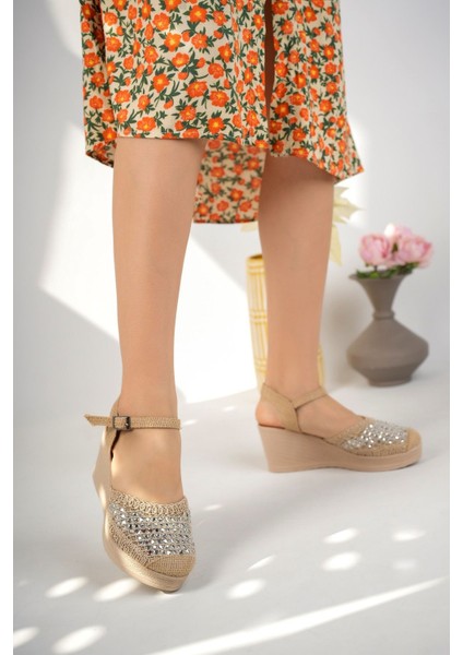 Dolgu Taban Arka Açık Krem Taşlı Kadın Ayakkabı modelleri