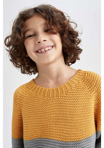 Erkek Çocuk Regular Fit Bisiklet Yaka Kazak R3179A622AU